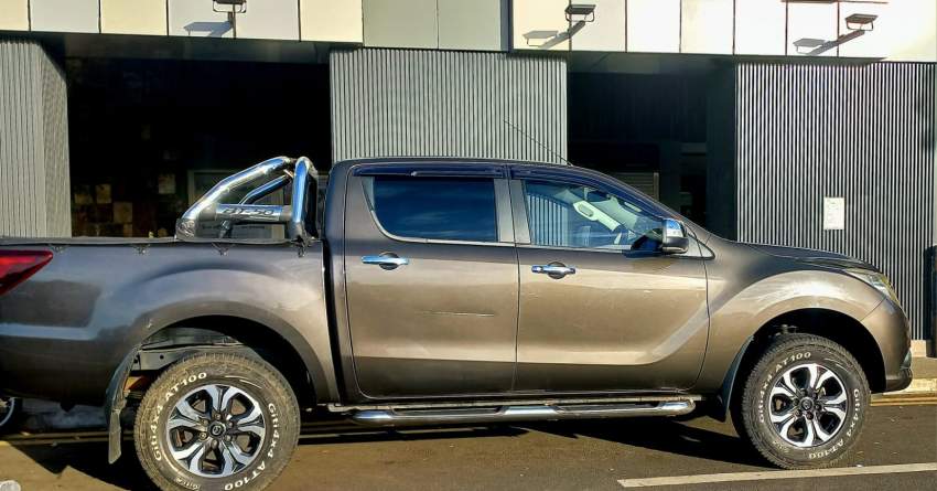Mazda BT-50 4x4 - 2 - Pickup trucks (4x4 & 4x2)  on Aster Vender