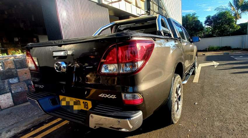 Mazda BT-50 4x4 - 5 - Pickup trucks (4x4 & 4x2)  on Aster Vender