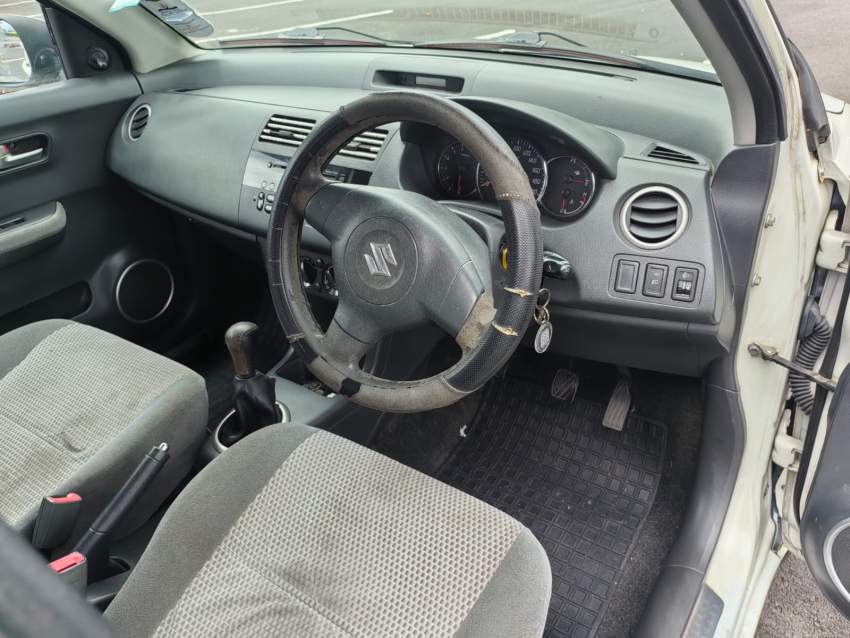 Suzuki Swift Dzire 2011 - 4 - Compact cars  on Aster Vender