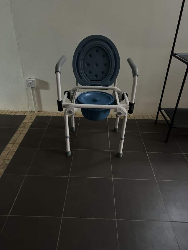 Commode toilet chair - 1 - Other Medical equipment  on Aster Vender
