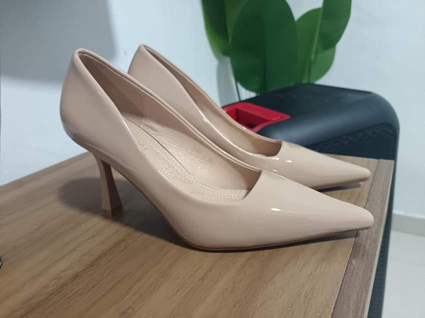 Chaussures à talons - 2 - Sandals  on Aster Vender