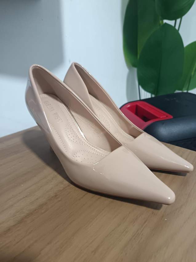 Chaussures à talons - 1 - Sandals  on Aster Vender