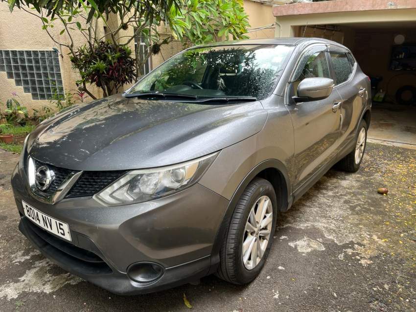 2015 Nissan Qashqai 1.5 dCi Acenta 5 doors - Dark Grey - 2 - SUV Cars  on Aster Vender