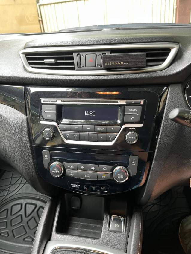 2015 Nissan Qashqai 1.5 dCi Acenta 5 doors - Dark Grey - 6 - SUV Cars  on Aster Vender