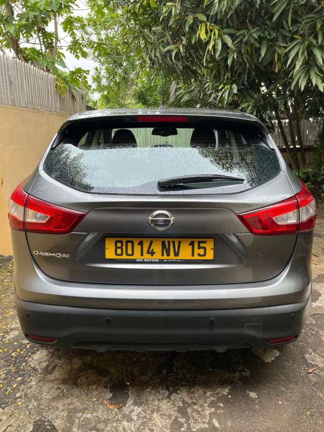 2015 Nissan Qashqai 1.5 dCi Acenta 5 doors - Dark Grey - 3 - SUV Cars  on Aster Vender