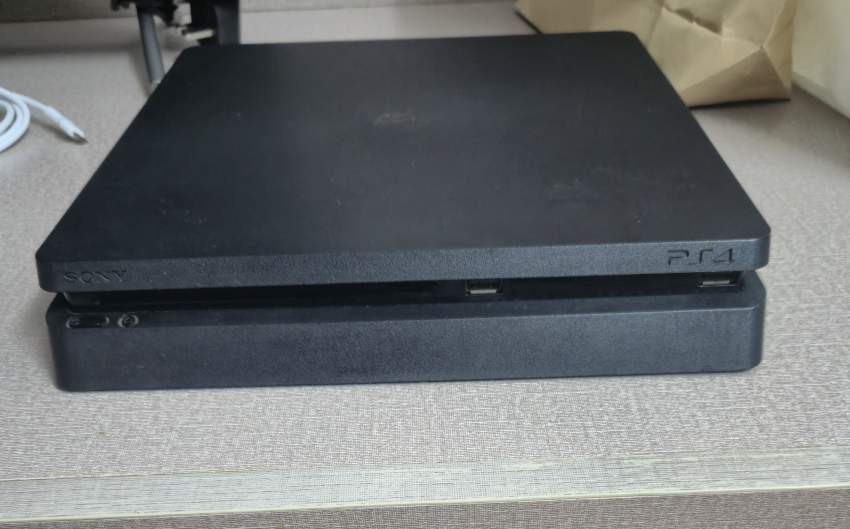 Ps4 Slim- new thermal paste, 2 controller, 2 games