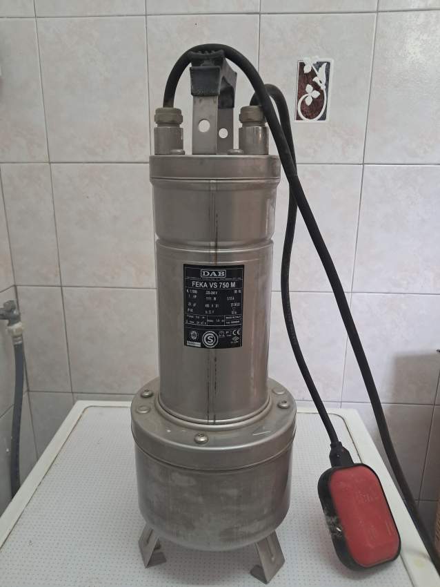 Submersible pump