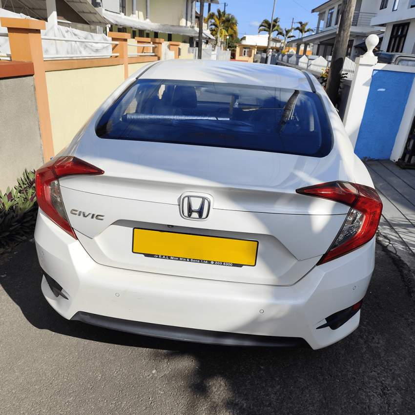 Honda Civic Executive CVT Saloon 1598cc - 3 - Family Cars  on Aster Vender