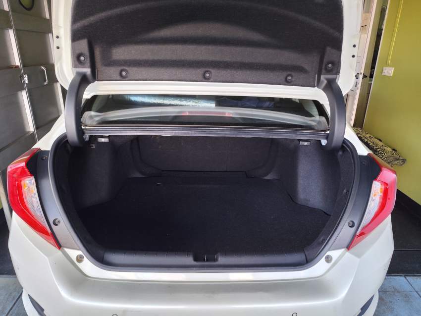 Honda Civic Executive CVT Saloon 1598cc - 4 - Family Cars  on Aster Vender