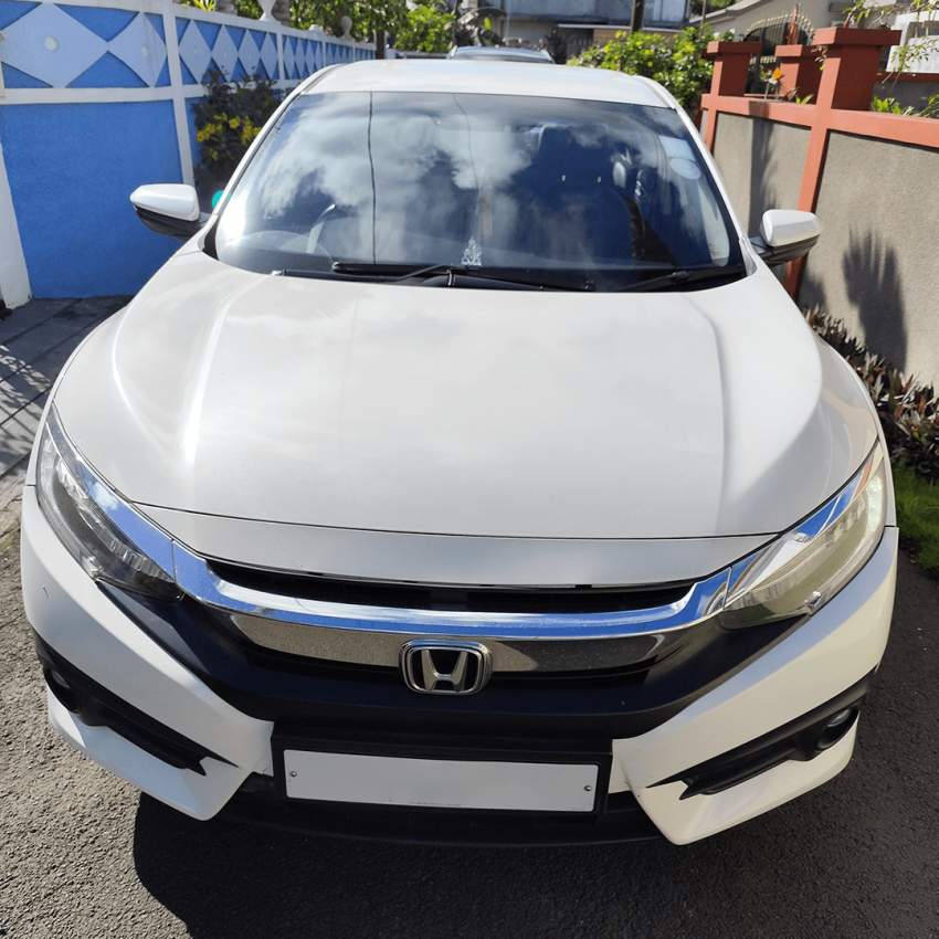 Honda Civic Executive CVT Saloon 1598cc - 5 - Family Cars  on Aster Vender