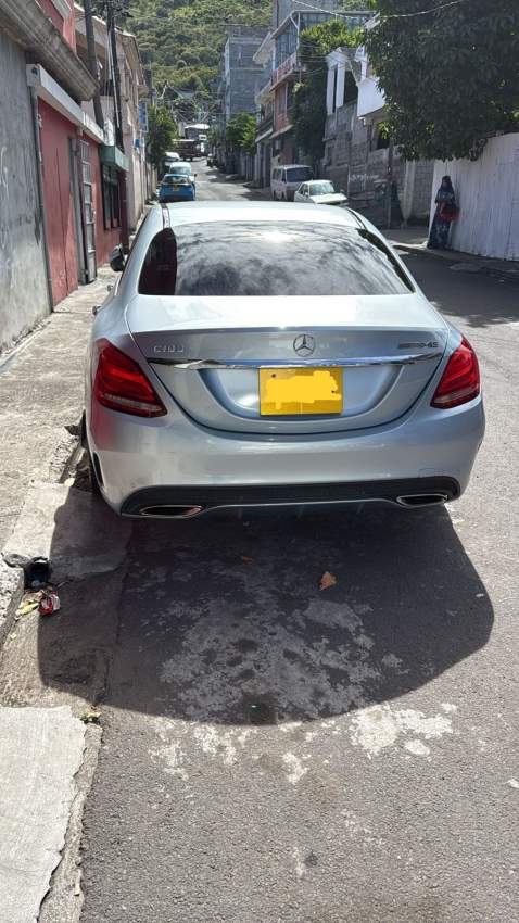 Mercedes-Benz C180 (2014) - 1 - Luxury Cars  on Aster Vender