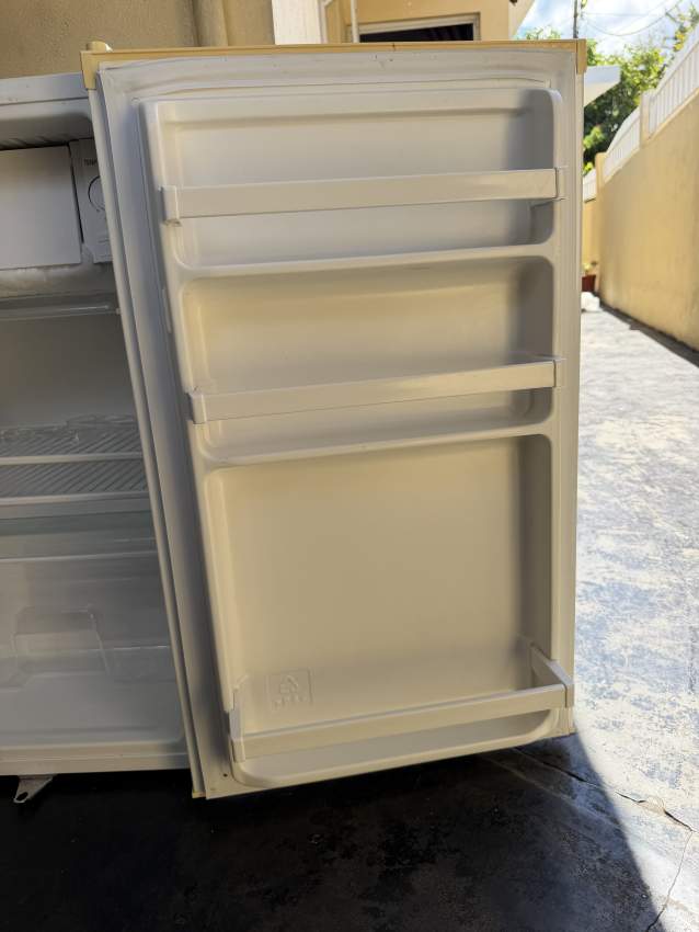 Refrigerator - Sharp - 1 - Kitchen appliances  on Aster Vender