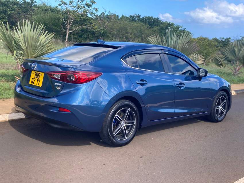 Mazda Axela 2017 for Sale - 1 - Family Cars  on Aster Vender