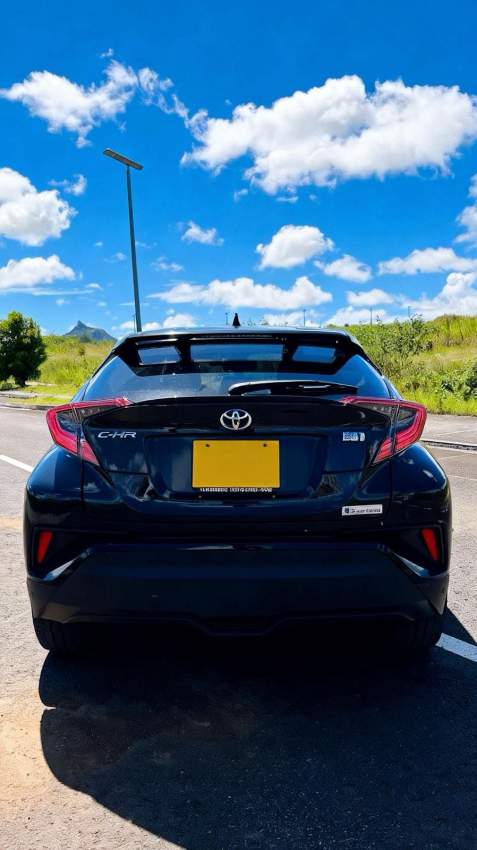 TOYOTA C-HR | FULL OPTIONS 2019 - 3 - SUV Cars  on Aster Vender