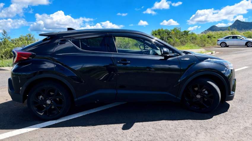 TOYOTA C-HR | FULL OPTIONS 2019 - 1 - SUV Cars  on Aster Vender