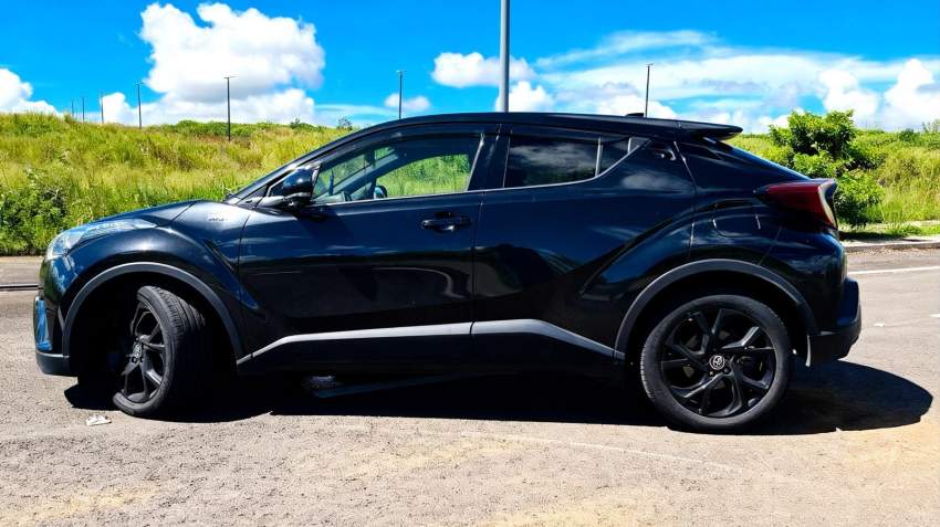 TOYOTA C-HR | FULL OPTIONS 2019 - 2 - SUV Cars  on Aster Vender
