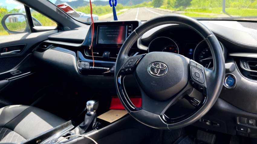 TOYOTA C-HR | FULL OPTIONS 2019 - 5 - SUV Cars  on Aster Vender