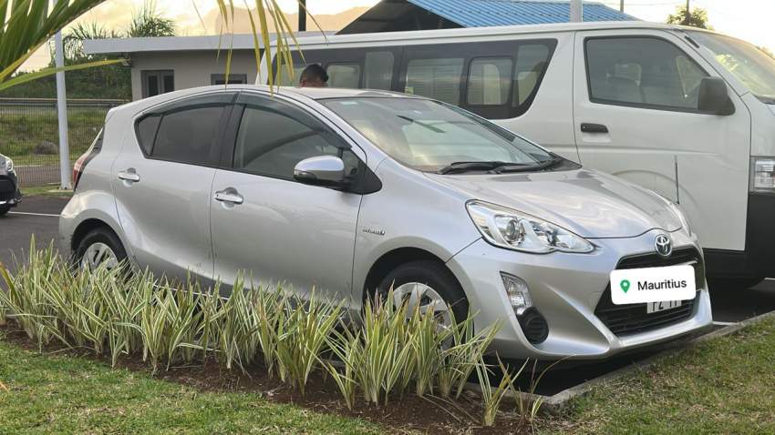 MOVE OUT SALE ! TOYOTA AQUA 2017 AUTOMATIC HYBRID - 1 - Family Cars  on Aster Vender