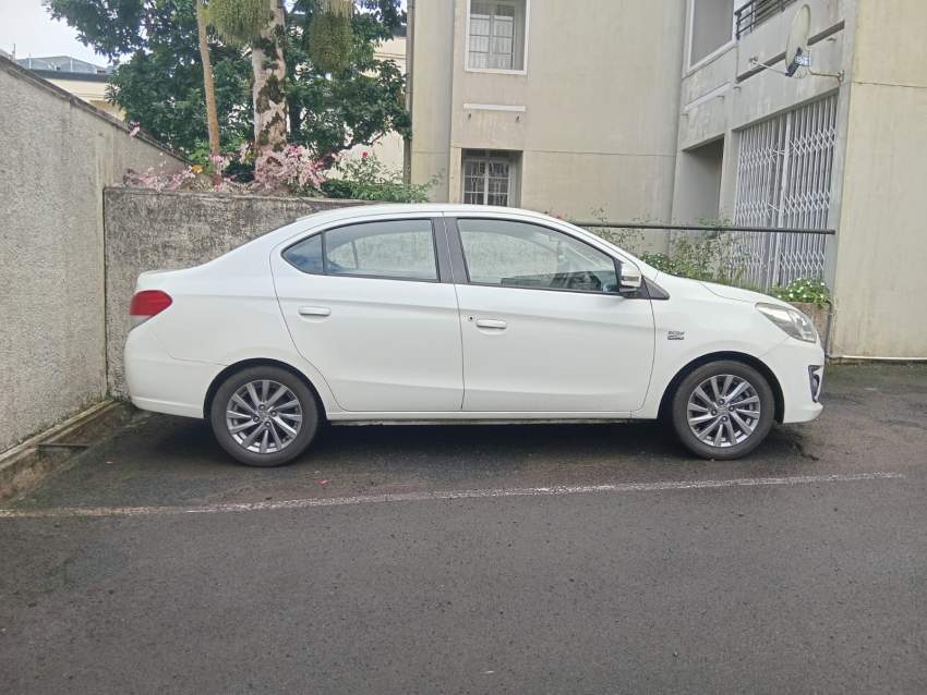 Mitsubishi Attrage - 1 - Family Cars  on Aster Vender