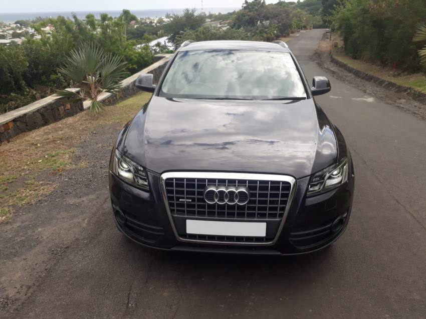2012 Audi Q5 TFSI 2.0 Quattro - 1 - SUV Cars  on Aster Vender