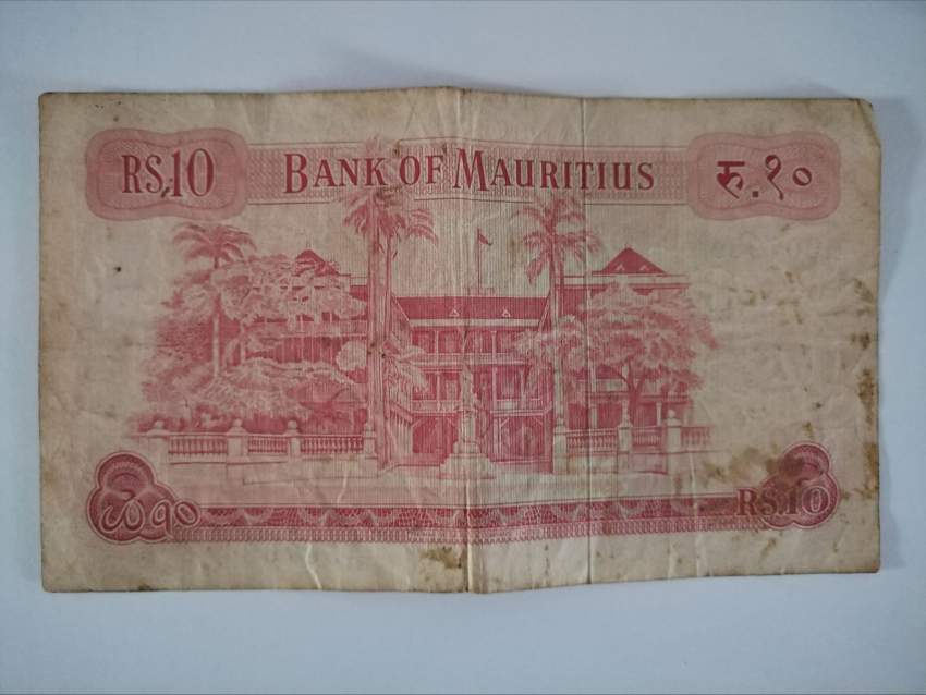 Queen Elizabeth II Mauritius Bank - 5 - Banknotes  on Aster Vender