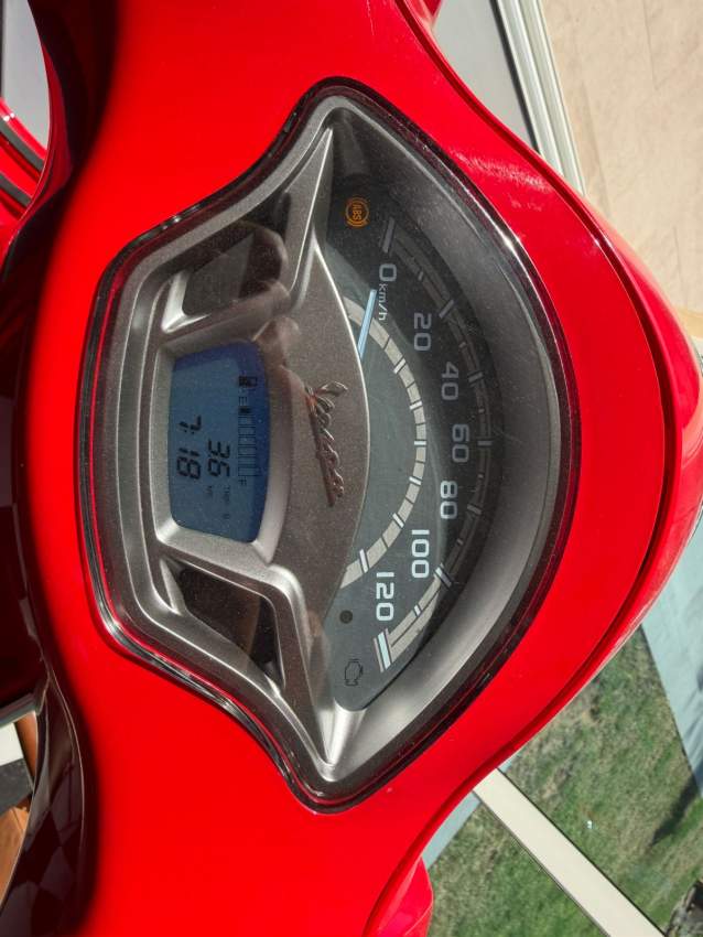 Vespa VXL 150 ABS in stunning red - 1 - Scooters (above 50cc)  on Aster Vender