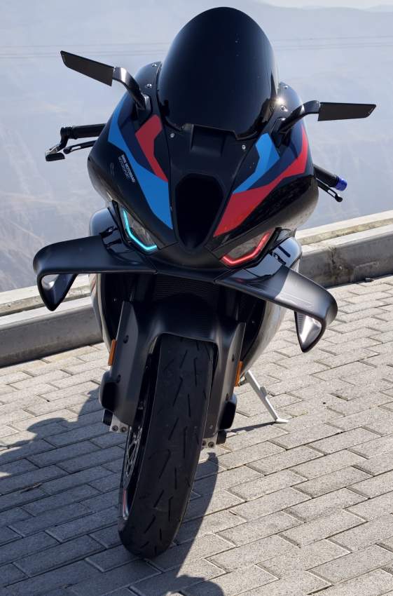 BMW M1000RR 2025