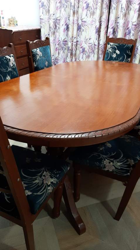 Dining table + 6 Chairs