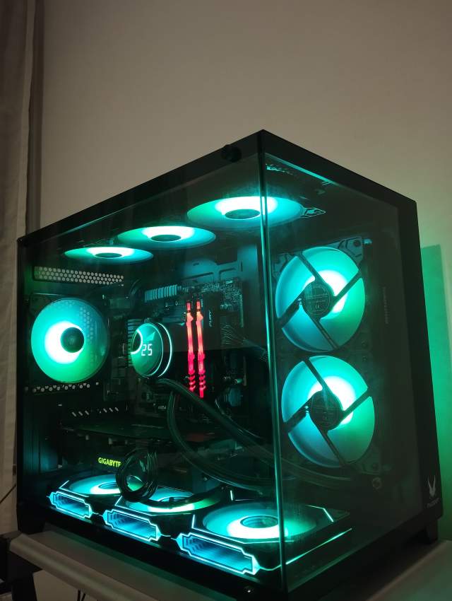 Gaming pc with monitor
