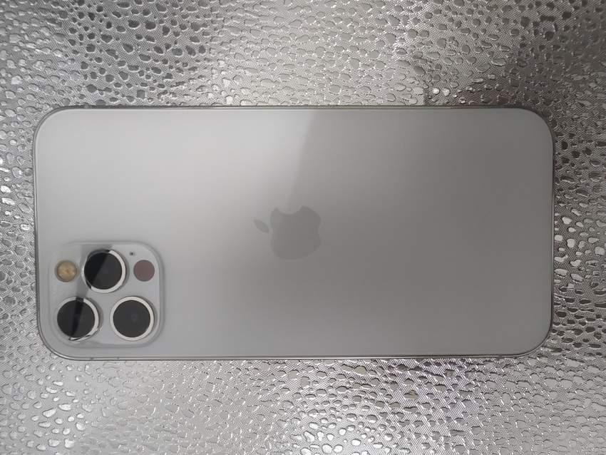 iPhone 12 Pro 128GB White - MINT Condition / Unlocked (Etat Neuf) - 1 - iPhones  on Aster Vender