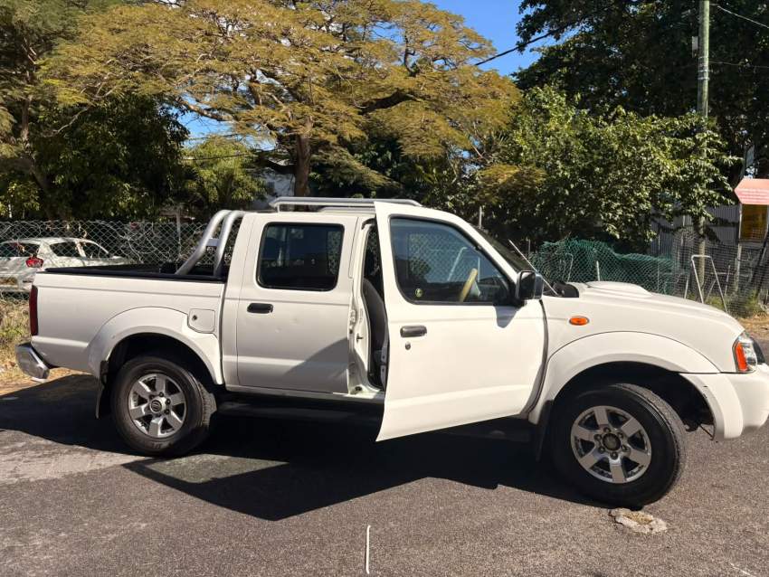 FOR SALE – Nissan NP300 2x4 AN21 - 4 - Pickup trucks (4x4 & 4x2)  on Aster Vender