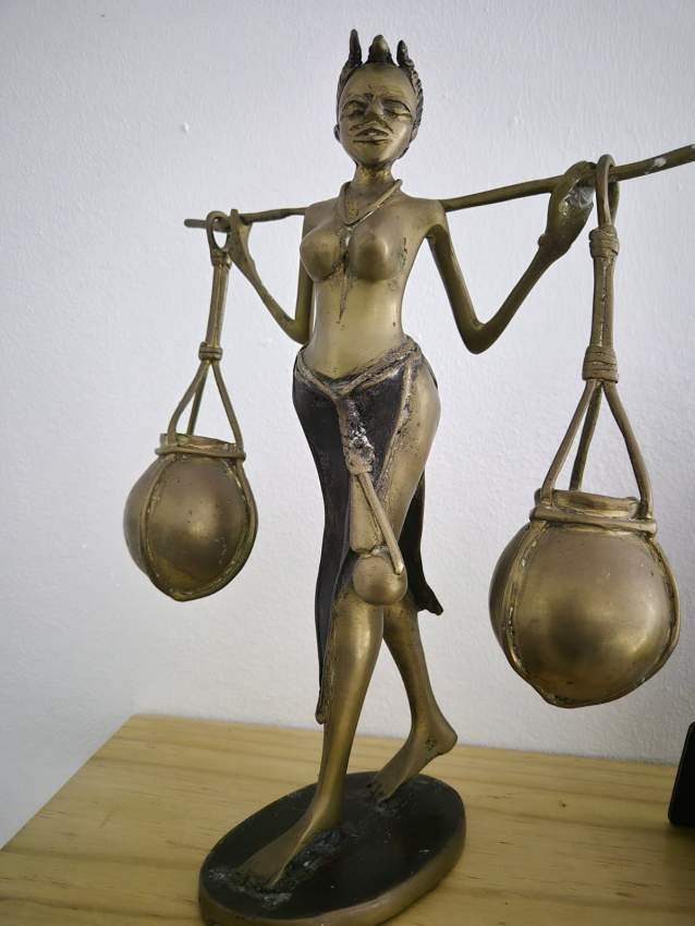 African Statue made of brass (mix of copper and zinc)