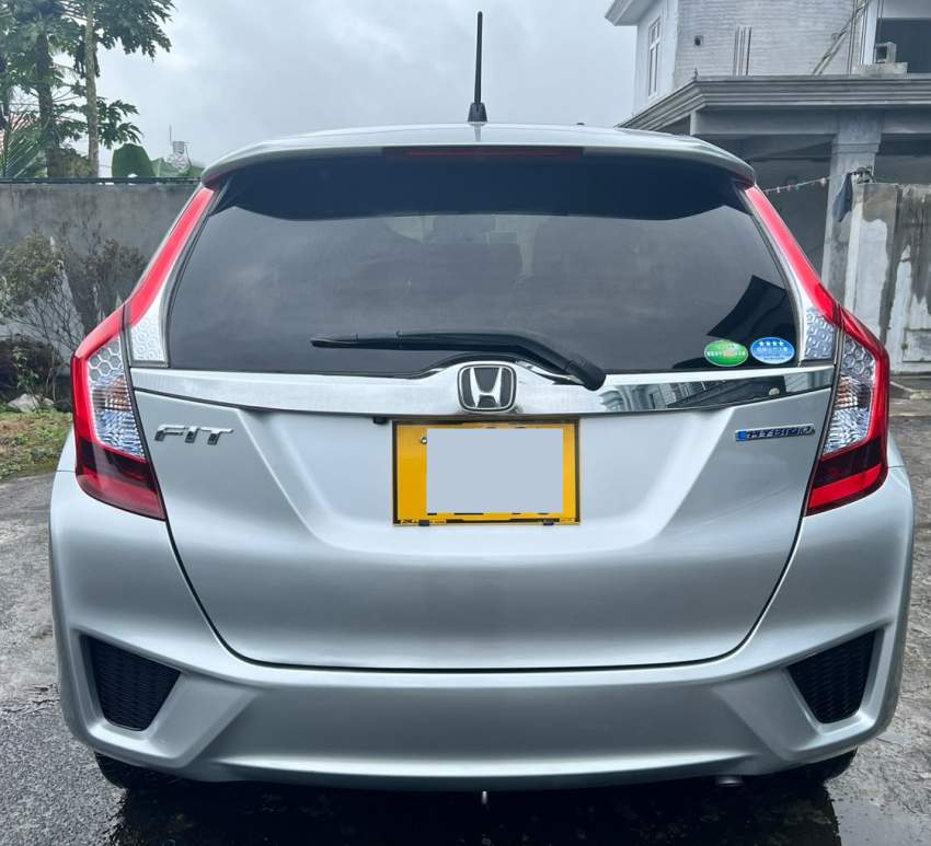 Honda Fit GP5 Hybrid 2016 - 2 - Family Cars  on Aster Vender
