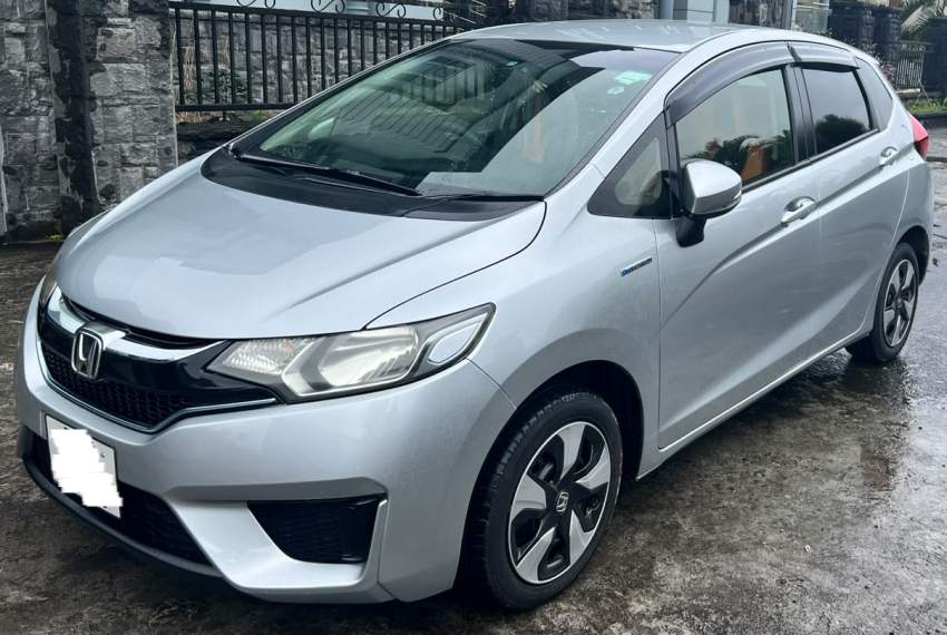 Honda Fit GP5 Hybrid 2016 - 3 - Family Cars  on Aster Vender