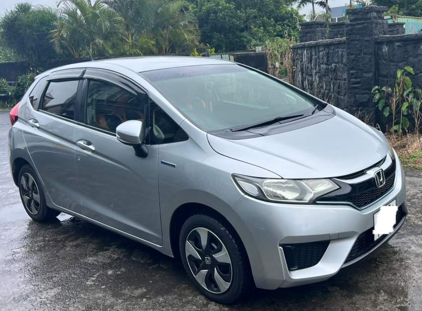 Honda Fit GP5 Hybrid 2016 - 4 - Family Cars  on Aster Vender