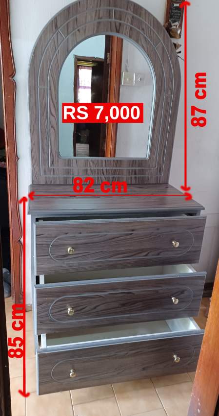 A VENDRE COIFFEUSE COMMODE