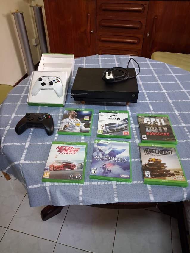 video console and games on Aster Vender