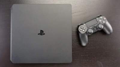 PS4 Slim 500GB + 2 Controllers + Games 🔥