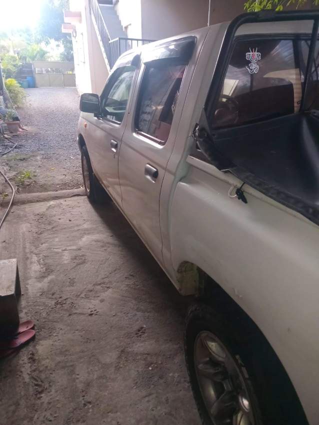 NISSAN 03 d22 FOR SALE - 2 - Pickup trucks (4x4 & 4x2)  on Aster Vender
