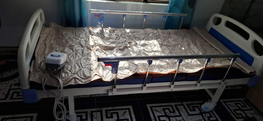 Medical bed with ripple mattress. - 1 - Other Medical equipment  on Aster Vender