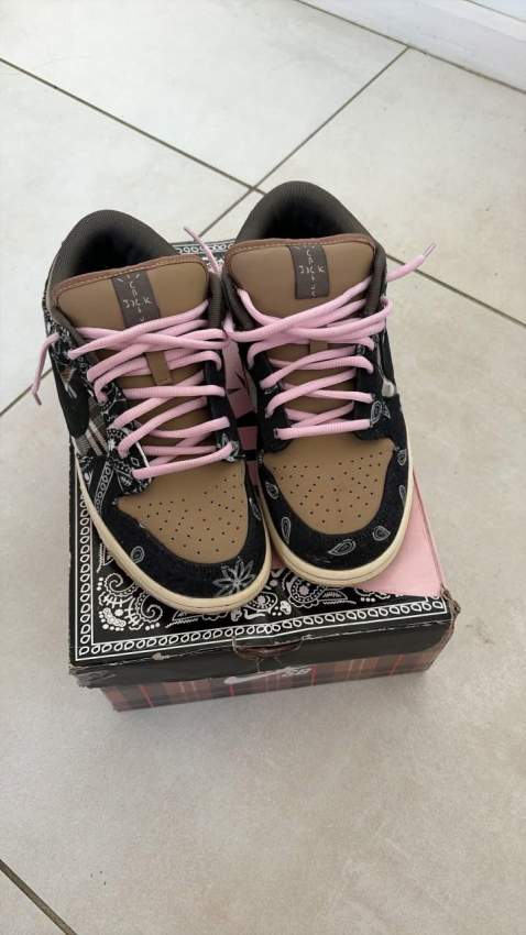 Travis scott - 1 - Sneakers  on Aster Vender