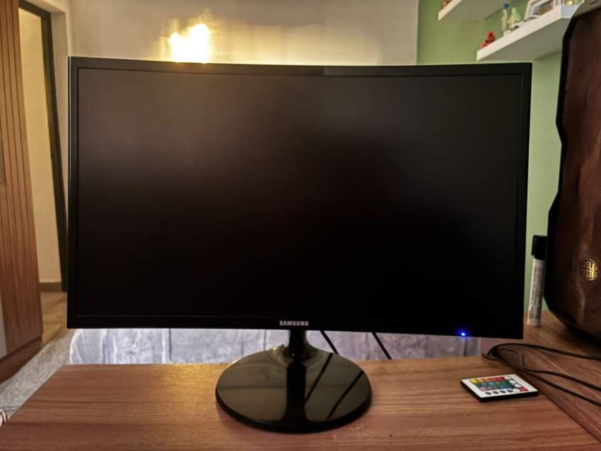 Samsung 24” Curved Monitor - 0 - LED Monitor  on Aster Vender