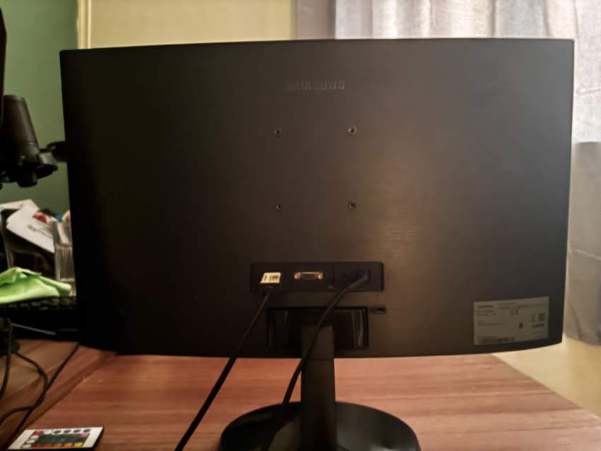 Samsung 24” Curved Monitor - 1 - LED Monitor  on Aster Vender