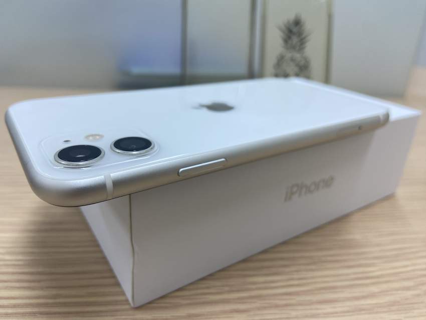 iPhone 11 blanc - 2 - iPhones  on Aster Vender