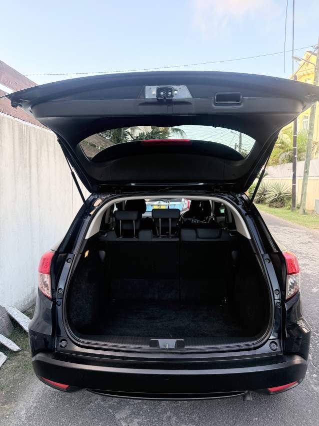 Honda Vezel - 2 - SUV Cars  on Aster Vender
