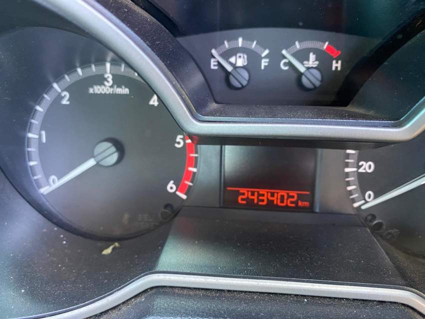 Mazda BT-50 2015 - 4 - Pickup trucks (4x4 & 4x2)  on Aster Vender