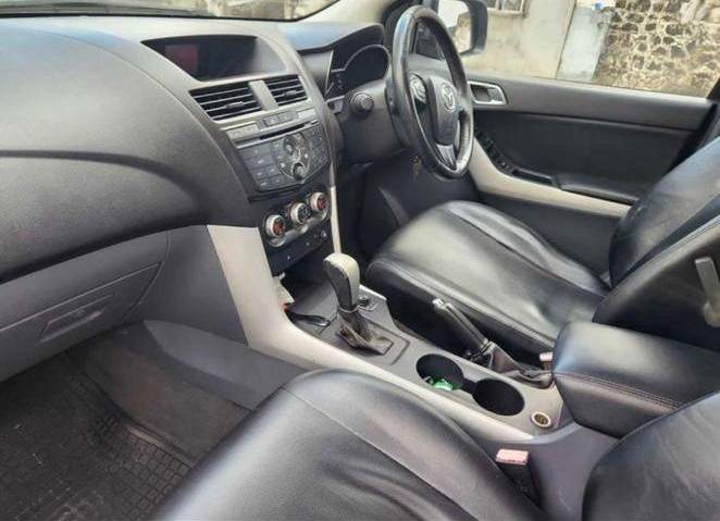 Mazda BT-50 2015 - 3 - Pickup trucks (4x4 & 4x2)  on Aster Vender