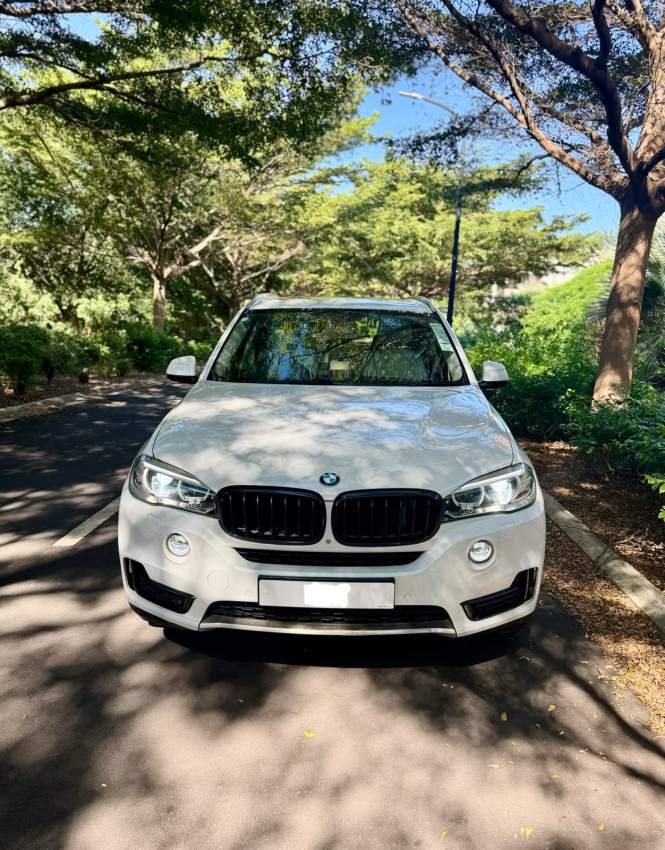 BMW X5 xDrive30d (2015) - 1 - SUV Cars  on Aster Vender