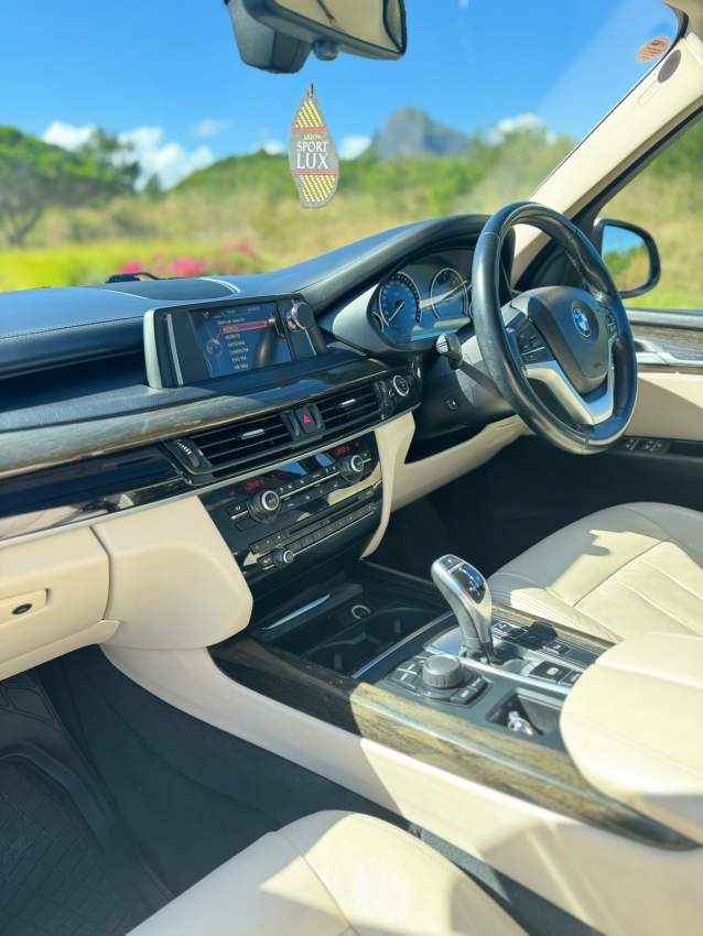 BMW X5 xDrive30d (2015) - 5 - SUV Cars  on Aster Vender