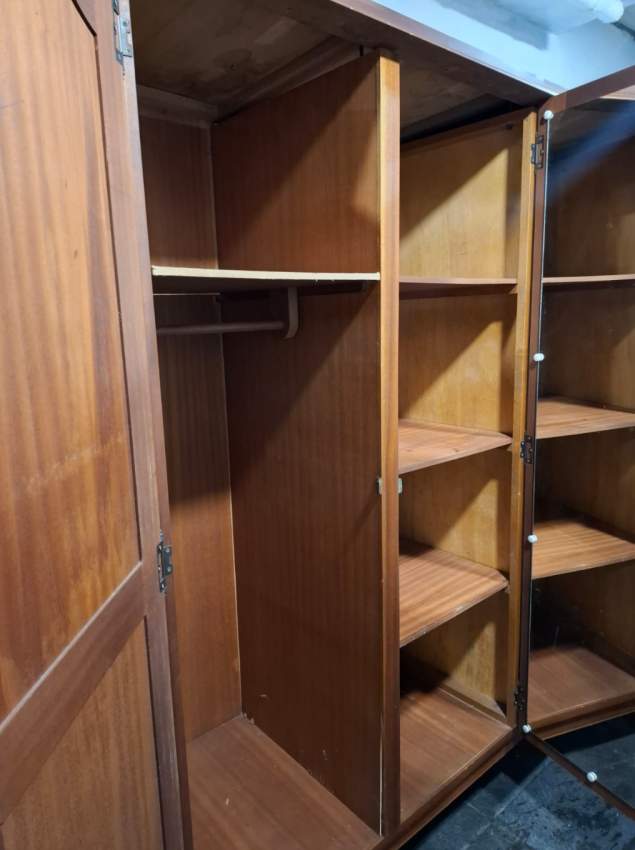 Armoire à trois portes - 0  on Aster Vender